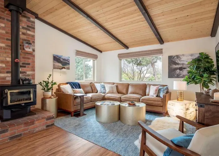 Stargazing Retreat Glowing Red Rock Views