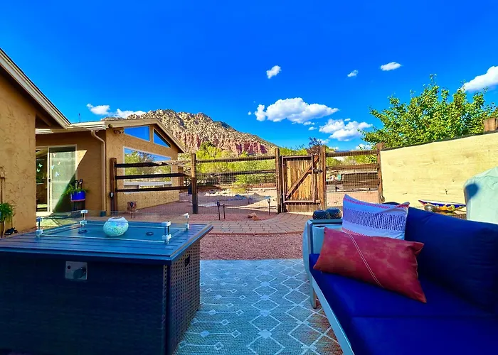 Stargazing Retreat Glowing Red Rock Views Holiday home *