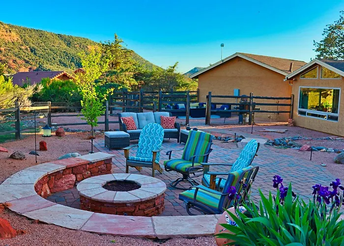 Stargazing Retreat Glowing Red Rock Views Holiday home *