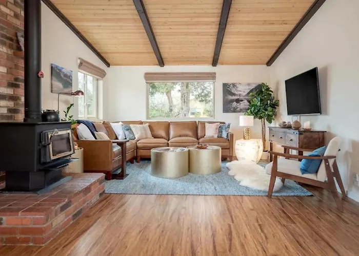 Stargazing Retreat Glowing Red Rock Views Holiday home *