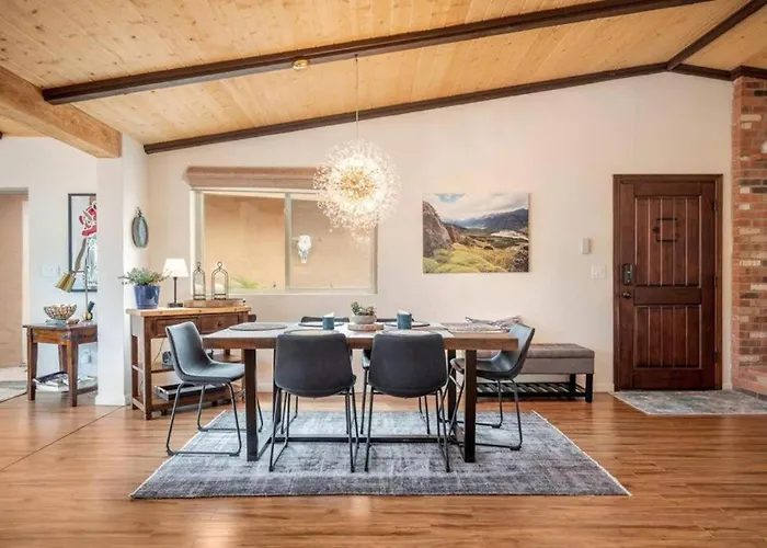 Stargazing Retreat Glowing Red Rock Views Holiday home *