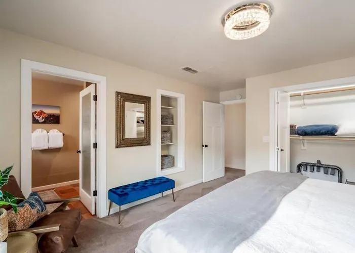 Stargazing Retreat Glowing Red Rock Views Sedona
