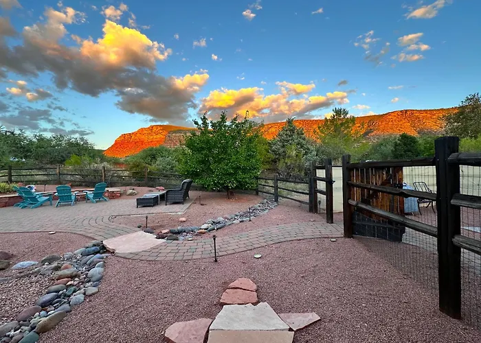 Stargazing Retreat Glowing Red Rock Views Holiday home *