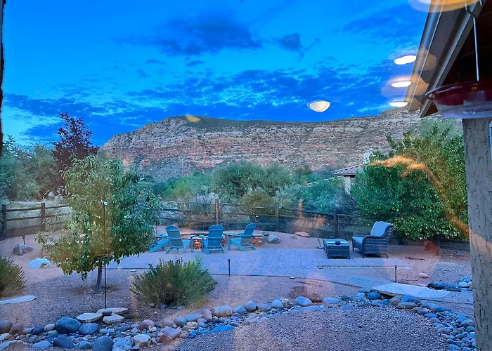 Stargazing Retreat Glowing Red Rock Views