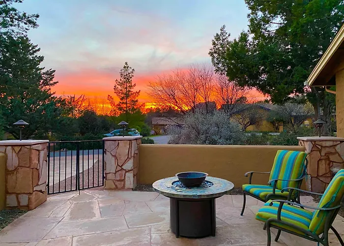Stargazing Retreat Glowing Red Rock Views *