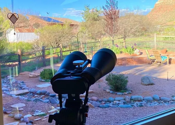 Stargazing Retreat Glowing Red Rock Views